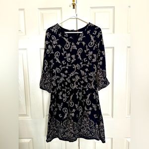 Cute v neck knee length dress with zipper in the back for formal and casual wear